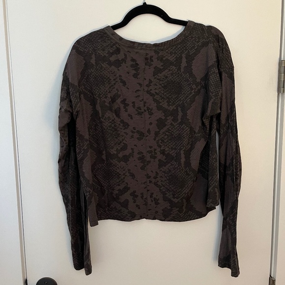 Rag and Bone - CROPPED SNAKE PRINT LONG SLEEVE - Picture 4 of 6